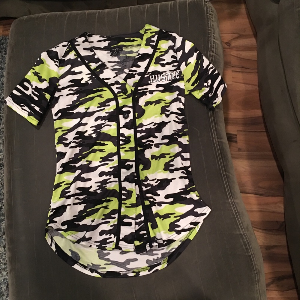 Women’s button top